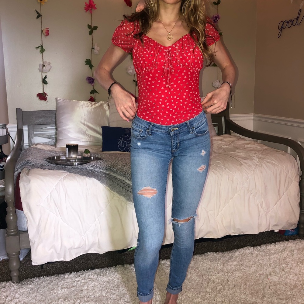 Low rise hollister skinny jeans 👖 size 1R